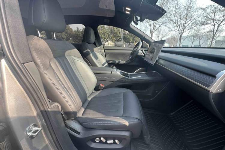 Used ONVO L60 2024 60 kWh Rear-Drive Version