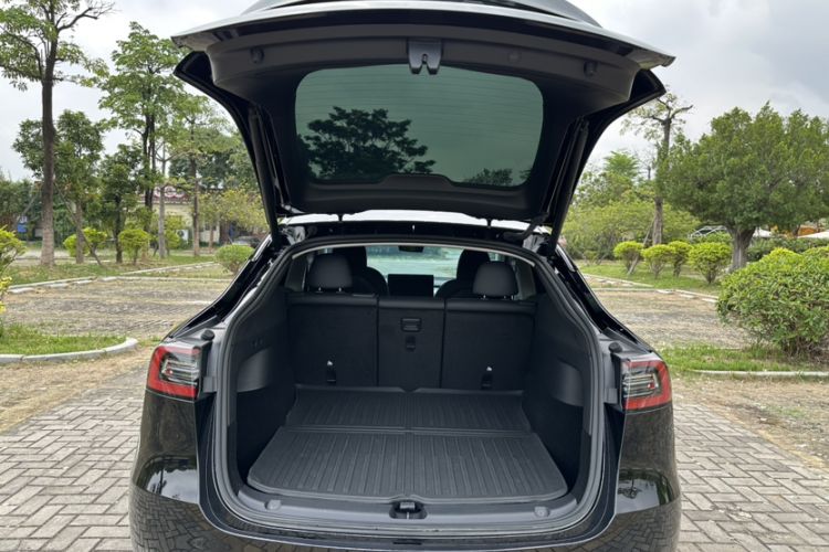 Used Tesla Model Y 2024 Rear-Wheel-Drive Version Exterior 1