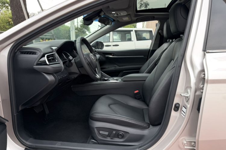 Used Toyota Camry 2021 2.0G Luxury Edition
