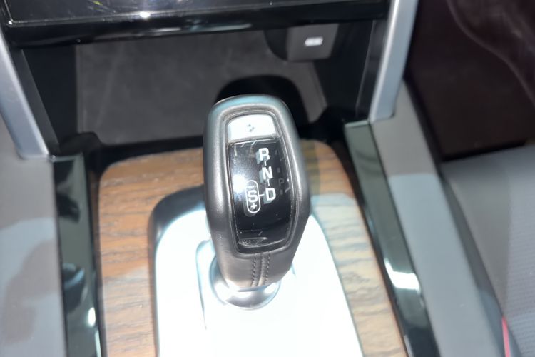 Used Land Rover Discovery Sport 2022 249 PS R-Dynamic S Performance Edition 5 Seats Interior 4