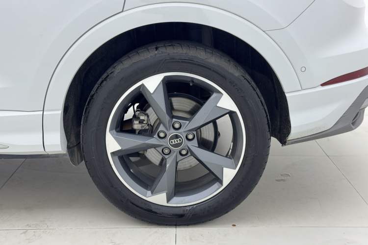 Used Audi Q3 2023 35 TFSI Fashion Dynamic Model (1.4T) Exterior 6