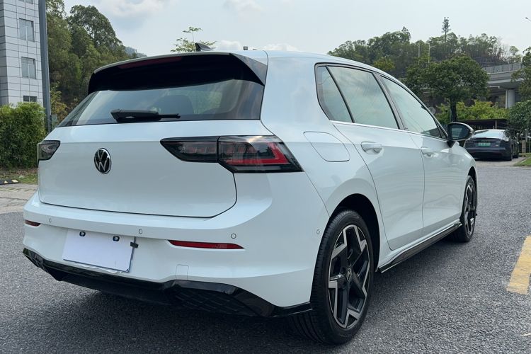 Used Volkswagen Golf 2025 300TSI R-Line Rear Right 45 Deg