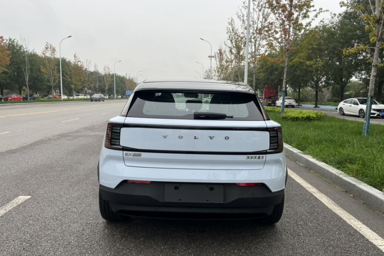 Used Volvo EX30 2025 Rear-Drive Long-Range Version Ultra