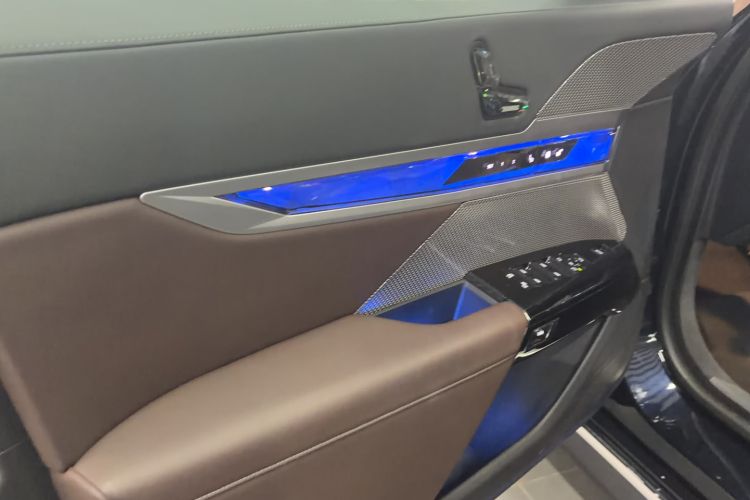 Used BMW 7 Series 2023 740Li Luxury Edition with Premium Package
