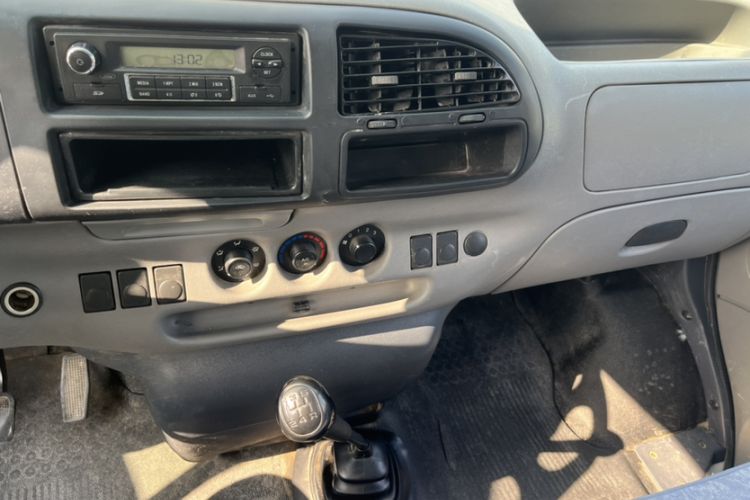 Used Ford Classic Transit 2016 2.4L Gasoline Short-Wheelbase 6-Seater Mid-Roof Multi-Purpose Vehicle 4G69S4N
