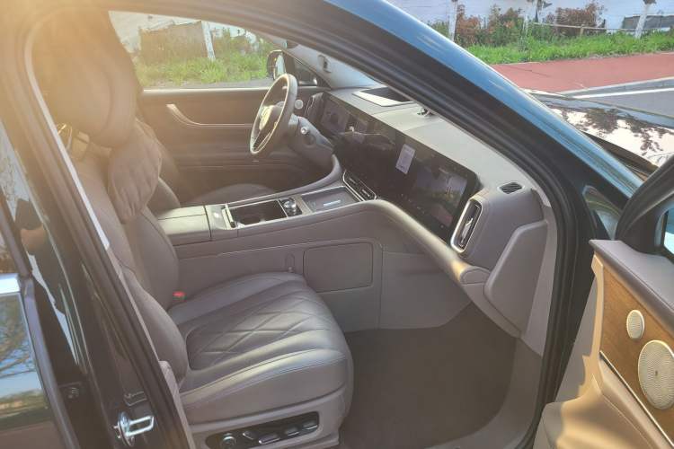 Used Hima AITO M9 2024 Range-Extended Ultra Version 52 kWh 5-Seater Model Interior 2