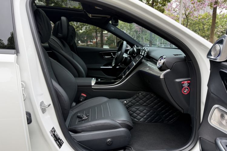 Used Mercedes-Benz C-Class 2024 Facelifted C-Class 260 L Night Edition Sports Version