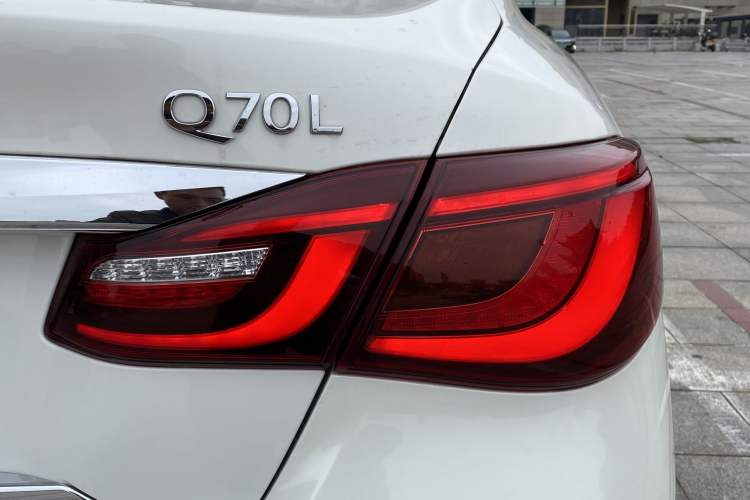 Used Infiniti Q70 2015 Q70L 2.5L Enjoyment Edition
