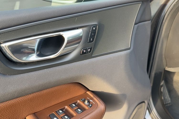 Used Volvo XC60 2022 B5 4x4 Zhiyi Luxury Edition