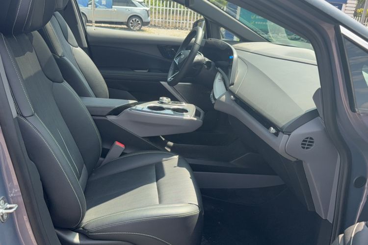 Used Cadillac OPTIQ 2024 Standard Range Version Interior 5