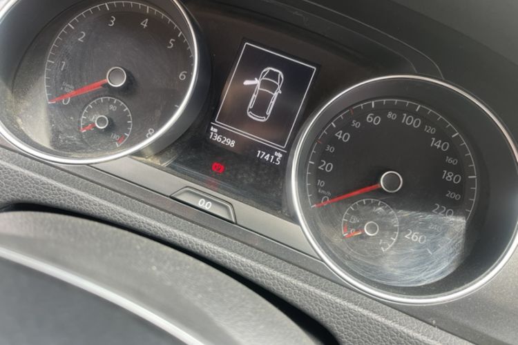 Used Volkswagen Golf 2017 1.6L Automatic Comfort Million-Vehicle Anniversary Edition Odometer Close Up