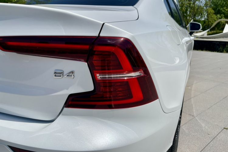 Used Volvo S60 2022 B4 Zhiyuan Luxury Edition
