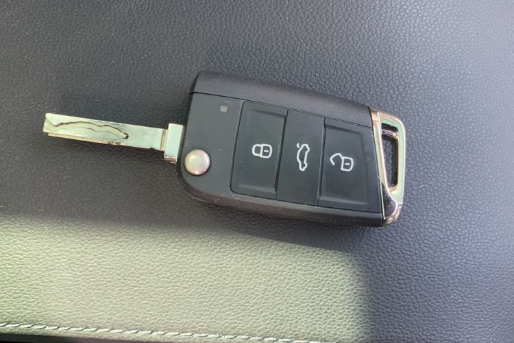 Used Volkswagen T-ROC 2019 280TSI DSG Two-Wheel Drive Advanced Version China VI Standard Interior 5