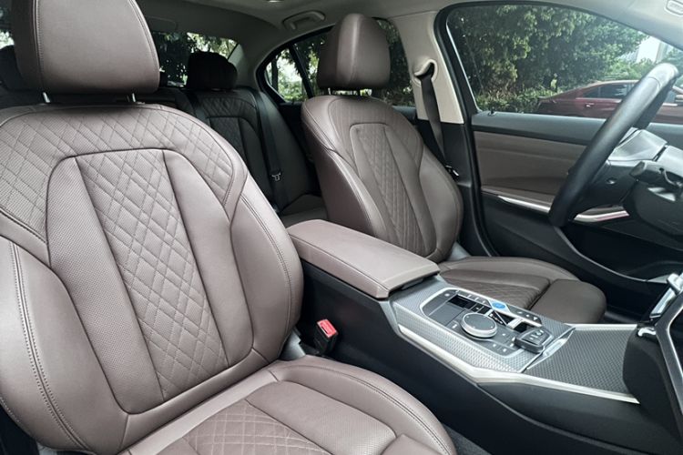 Used BMW i3 2023 eDrive 40 L Midnight Sports Package
