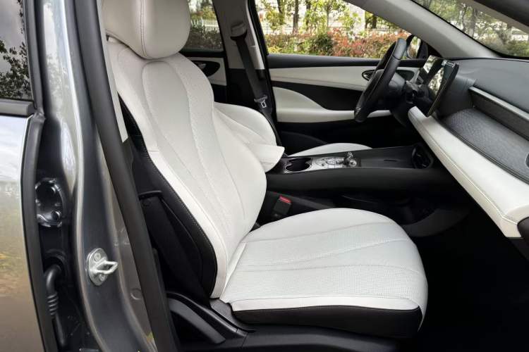 Used BYD Seal 05 DM-i 2025 DM-i Smart Drive 55KM Luxury Model Interior 6