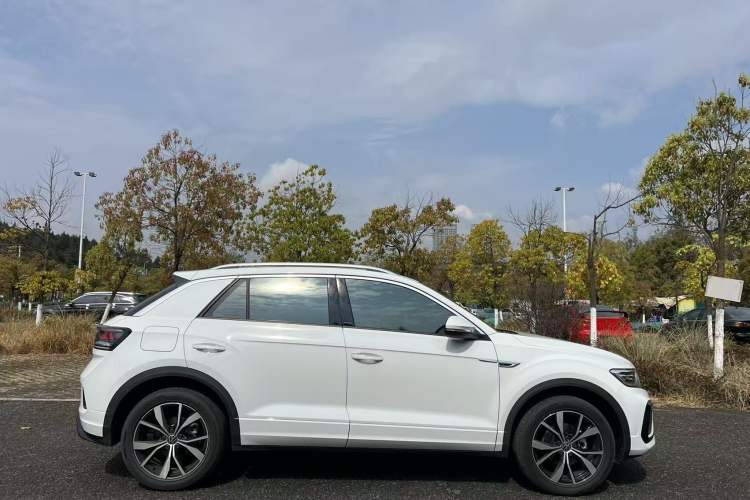 Used Volkswagen T-ROC 2025 Facelift Model 2 300TSI DSG Two-Wheel Drive Chenguang Edition
