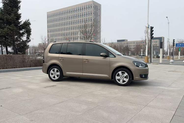 Used Volkswagen Touran 2015 1.4T DSG Comfort Edition 5 Seats Exterior 3