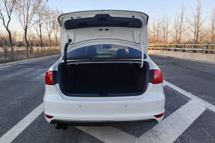 Used Volkswagen Sagitar 2014 Revised Version 1.4TSI Automatic Luxury Edition
