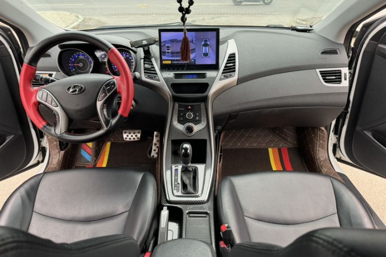 Used Hyundai Elantra (5th Generation / Langdong) 2016 1.6L Automatic Smart Version Interior 3