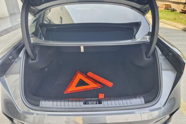 Used Lynk & Co 07 2024 EM-P 126 Long-Range Halo Interior 6