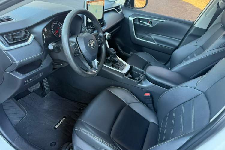 Used Toyota Wildlander 2021 2.0L CVT Two-Wheel Drive Luxury Edition Interior 2