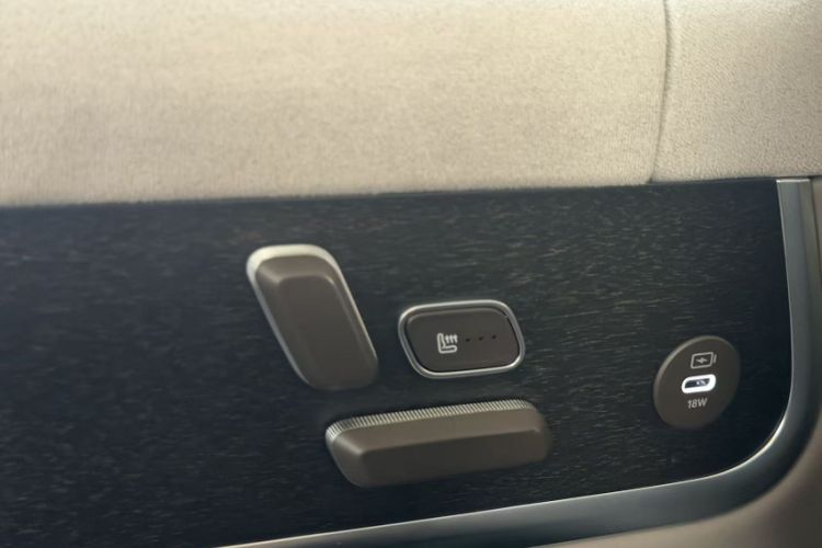 Used Hima AITO M9 2025 Extended-Range Ultra Version 52 kWh 6-Seater Interior 12