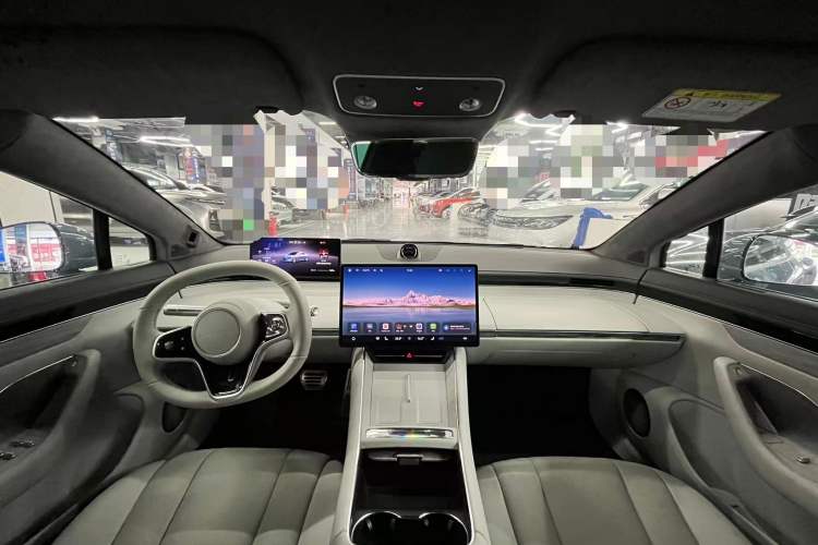 Used Hima Luxeed S7 2025 855 km Max Interior 4