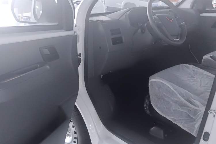 Used Wuling Yangguang 2025 Model 400km Bus Edition—Comfort Edition