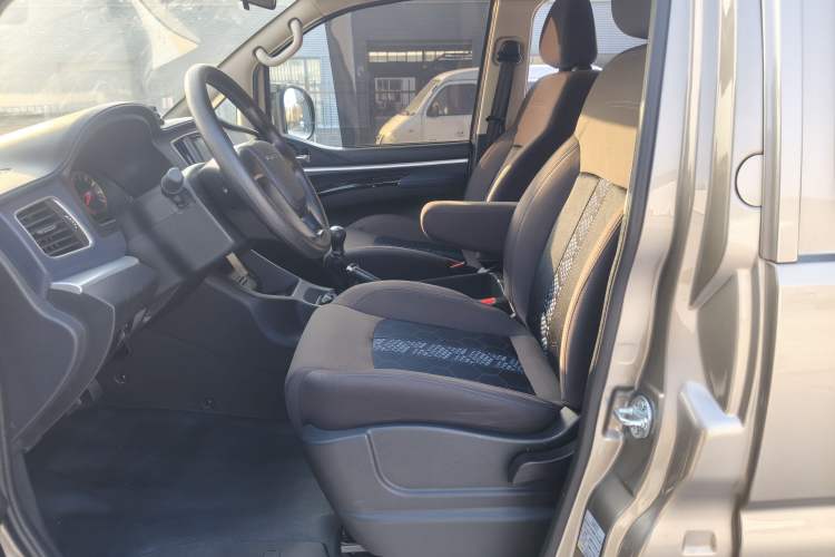 Used FORTHING Lingzhi 2023 M5L 1.6L Comfort 9-Seater
