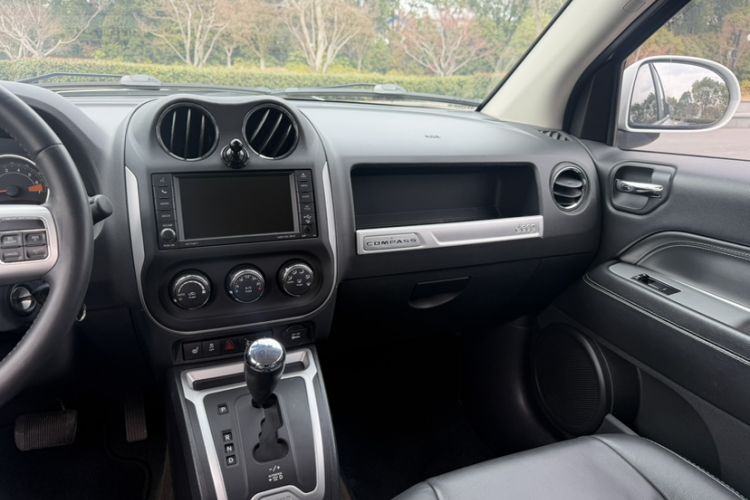 Used Jeep Compass 2014 2.0L two-wheel drive luxury version