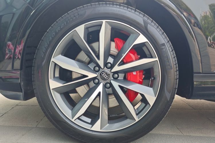 Used Audi Q7 2022 55 TFSI quattro S line Sport model
