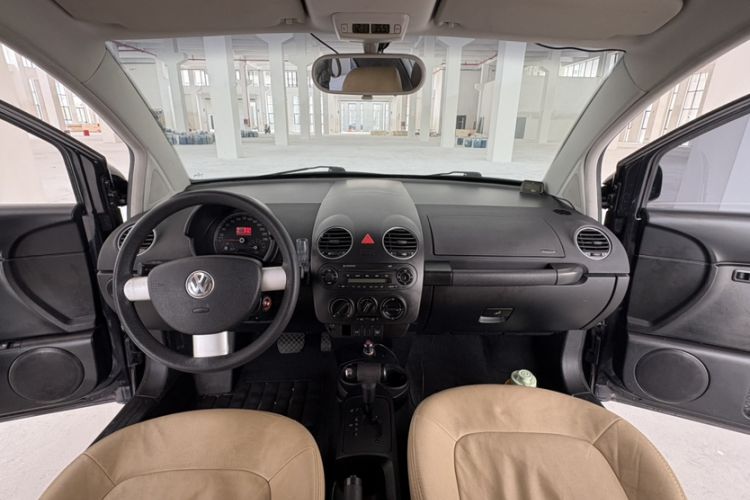 Used Volkswagen Beetle 2010 1.6 AT
