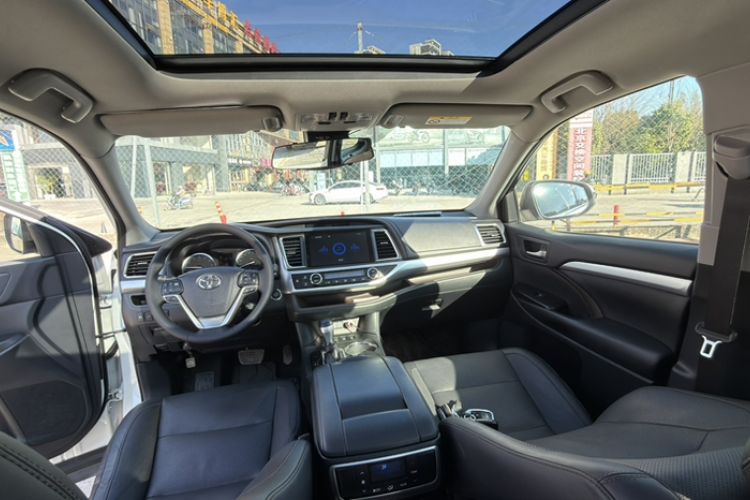 Used Toyota Highlander 2018 2.0T Four-Wheel Drive Prestige Version 7 Seats China V Emission Standard