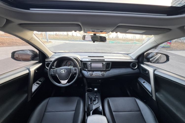 Used Toyota RAV4 2015 2.0L CVT Two-Wheel Drive Fashion Edition