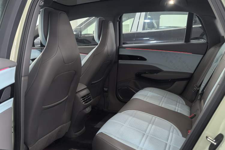 Used Hongqi EH7 2024 690 Pro Interior 3