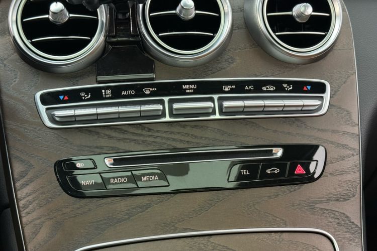 Used Mercedes-Benz GLC 2016 GLC 300 4MATIC Luxury Model
