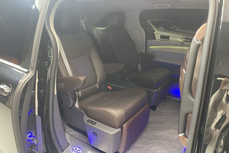 Used Toyota Sienna 2024 2.5L Hybrid Comfort Edition
