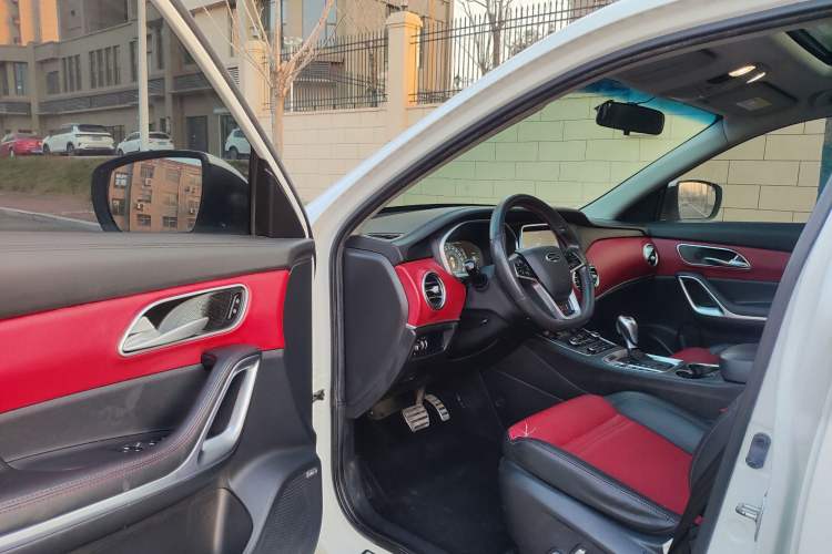 Used JAC Refine S7 2017 2.0T Automatic Luxury Model
