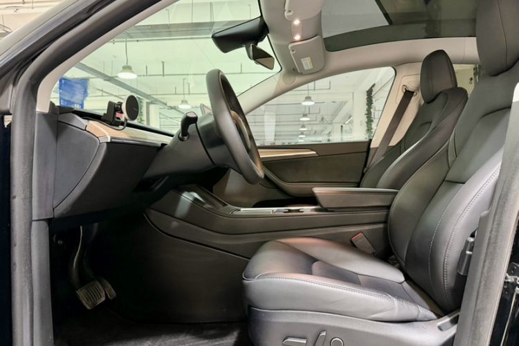 Used Tesla Model Y 2023 Rear-Wheel-Drive Version