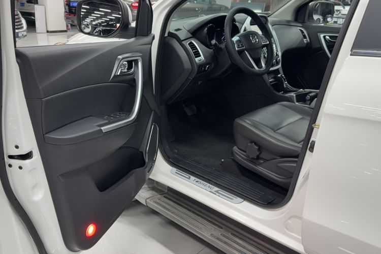 Used JMC Yusheng S350 2013 2.4T Automatic 4x4 Diesel Luxury 5-Seater Driver Seat