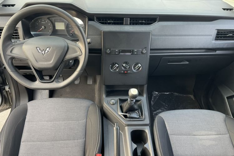 Used Wuling Hongguang PLUS 2019 1.5T Manual Standard Edition 5 Seats

