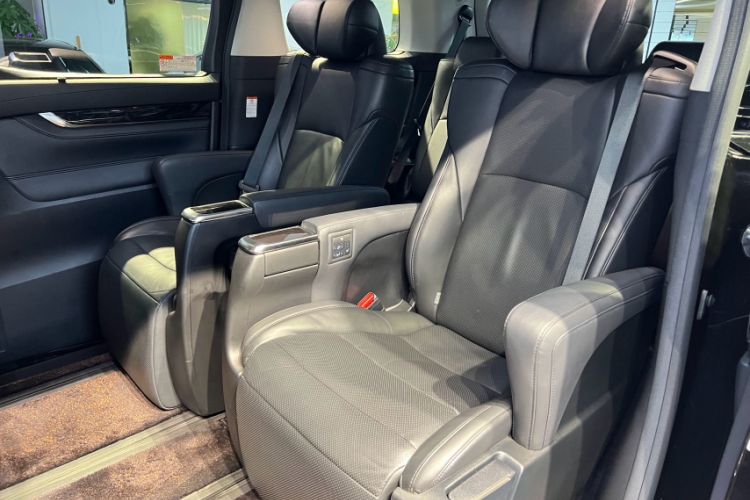 Used Toyota Vellfire 2020 Dual-Engine 2.5L HV Luxury Edition Interior 6