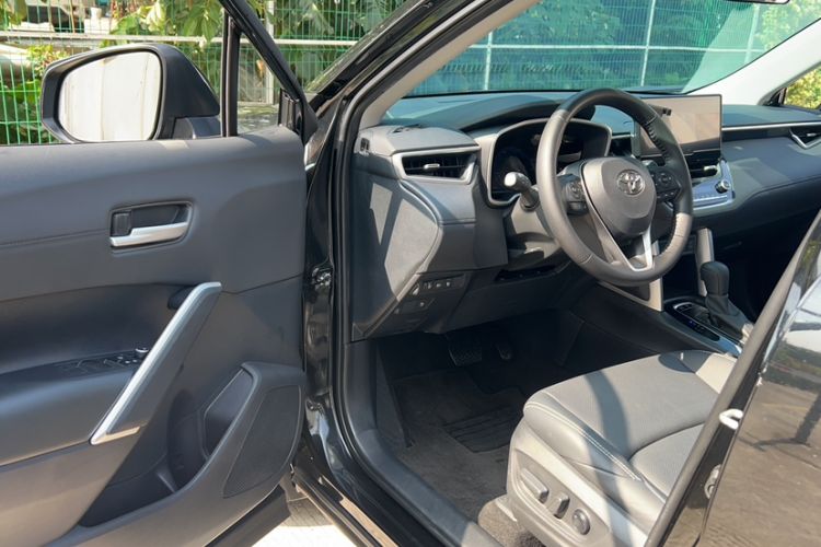 Used Toyota FRONTLANDER 2023 2.0L Smart Electric Hybrid Dual-Engine Luxury Edition Interior 4