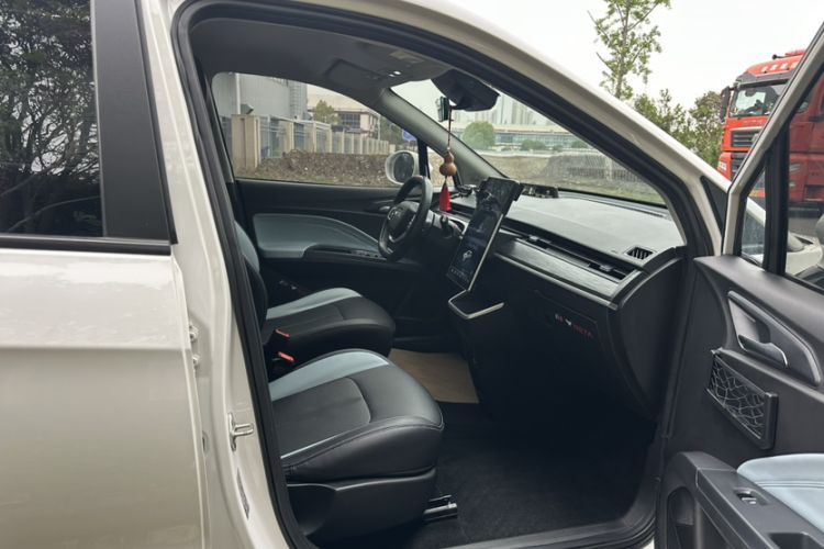 Used NETA V 2021 Long-Range Entertainment Edition Upgrade Model Interior 5