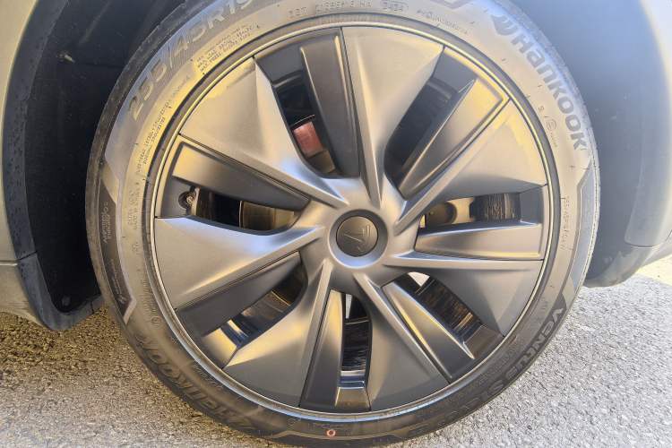 Used Tesla Model Y 2024 Long-Range All-Wheel-Drive Version
