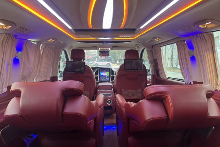 Used Mercedes-Benz Vito 2018 2.0T Elite Version 7 Seats China VI Emission Standard
