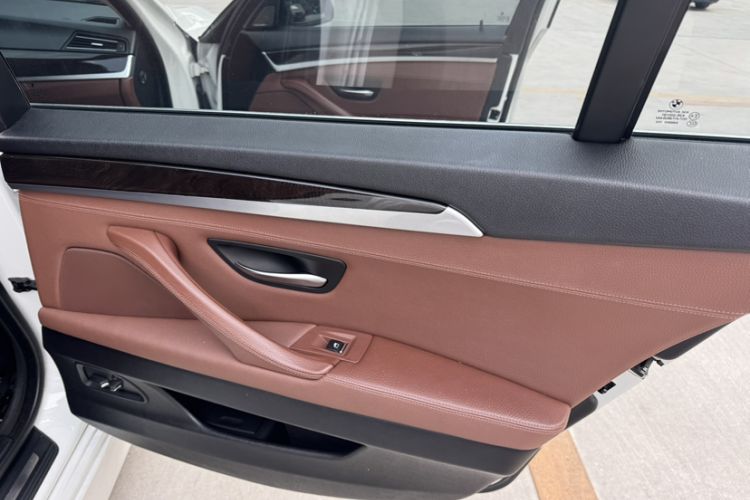 Used BMW 5 Series 2014 528Li Leading Model Interior 2