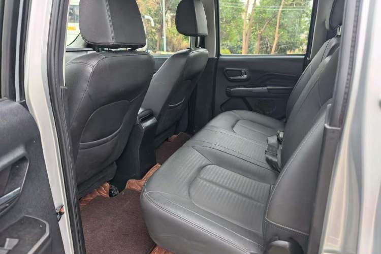 Used Great Wall Wingle 5 2021 2.0T Diesel Two-Wheel Drive Elite Version with Flat Bed Cargo Box China VI Emission Standard GW4D20M