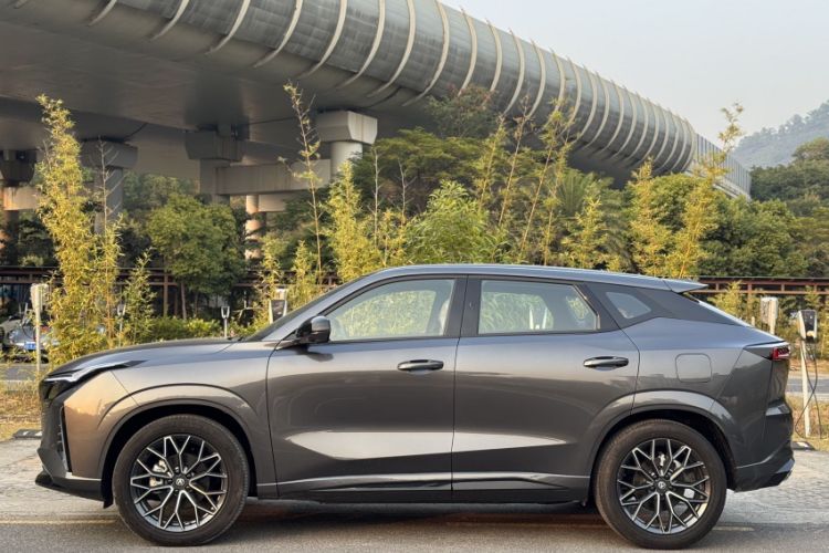 Used Changan UNI-Z New Energy 2025 Smart New Blue Whale 125km Battleship Edition
