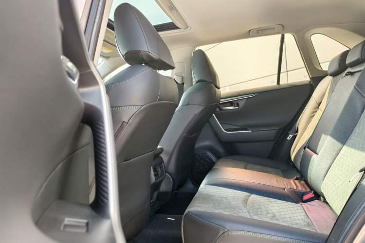 Used Toyota RAV4 2022 2.0L CVT 4x4 Style Plus Edition
